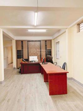 Cho thuê văn phòng 5 triệu/tháng nội thất cơ bản DT 100m2, đường Lê Lợi, TP Vinh, Nghệ An