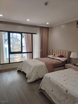 Bán nhà Yên Lạc, 92m2, MT 4,4m, nở hậu, ngõ thông, ô tô vào nhà, thang máy xịn sò, giá 45 tỷ