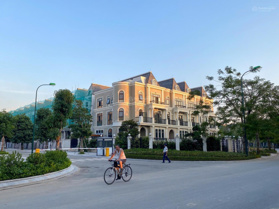 TRỰC TIẾP CĐT BÁN BT CIPUTRA 150M2 CẠNH CÔNG VIÊN 65HA. BÀN GIAO NGAY CÓ HẦM. SỔ ĐỎ. MIỄN LÃI 2 NĂM