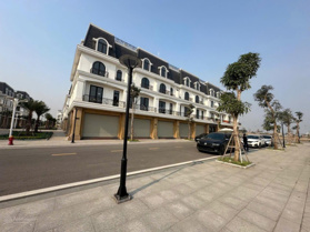 Cần bán gấp shophouse View hồ 2 mặt tiền có nhà sẵn để kinh doanh vị trí siêu đẹp