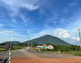 Kẹt tiền bán nhanh miếng đất 1000m2 giá 390tr tại Suối Đá, DMC, SHR