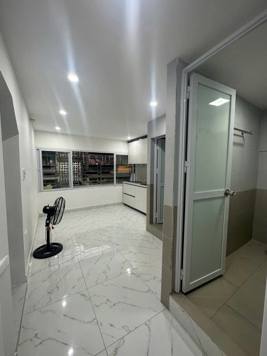 Bán căn nhà Tập thể Nghĩa Tân, Cầu Giấy 70m2, 2 ngủ 2wc, giá 3,79 tỷ