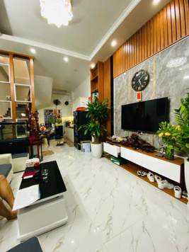 Nhà đẹp! Phố Lạc Long Quân, sát Hồ Tây, 20 ra phố, thiết kế sang trọng, chỉ việc ở ngay.