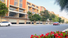 Bán shophouse 2 mặt tiền 120m2 vị trí cực đỉnh cạnh biển mặt đại lộ, gần chung cư tại Vin OCP3