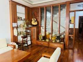 Bán nhà 138m2, 5 tầng nội thất Gỗ gõ đỏ cao cấp giá giảm hơn 1 tỷ.
