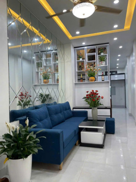 Nhà đẹp ở ngay phố Lạc Long Quân, Full NT, hai thoáng, ngõ nông, 35M2X5T, nhỉnh 7 tỷ.