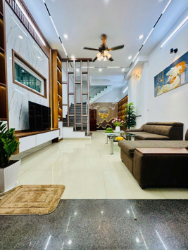 Nhà đẹp! phố Lạc Long Quân, tặng nội thất xịn, 2 thoáng, ngõ nông, 37M2X5T, nhỉnh 7 tỷ.