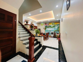 Nhà Cầu Giấy Gara ô tô, 7 chỗ qua nhà quay đầu; 2 thoáng 52m nhỉnh 13 tỷ