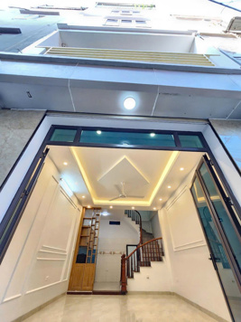 Chính Chủ Bán Nhà 5 Tầng Lĩnh Nam – Chỉ Hơn 1 Tỷ! Sổ Riêng – Ở Ngay – Cơ Hội Có 1-0-2