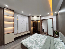 Hai mặt thoáng mới toanh tại phố Lạc Long Quân, Chỉ nhỉnh 6 tỷ, 35m2, Trung Tâm Tây Hồ.