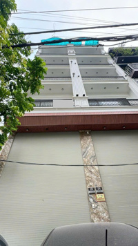 Nguyễn Đình Hoàn nhà mới thang máy ô tô vào nhà ngõ thông 45m nhỉnh 16 tỷ