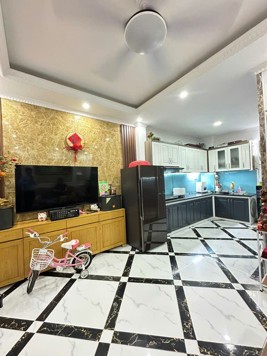 Hoàng Hoa Thám 6 tầng thang máy x mặt tiền to đẹp 5.4M - Ngõ thoáng sáng - Full nội thất.