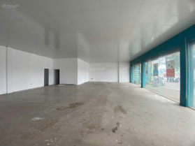 Cho thuê showroom, cửa hàng mặt đường Ngọc Hồi, vị trí siêu đẹp. DT 544m2 ( gồm 310m2 và 234m2 )