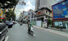 Cho thuê nhà Mặt Tiền Q1 138 Lý Tự Trọng diện tích 20 x 30 2 lầu ngay chợ Bến Thành