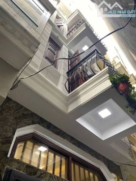 Cực hiếm nhà Cầu Giấy 7 tầng thang máy  gần ô tô  45m nhỉnh 9 tỷ