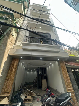 Nhà Trung Kính xây mới 7 tầng  thang máy ngõ thông rộng DT 44m nhỉnh 8.9 tỷ