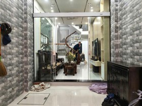 Nguyên Hồng 45m2 x 5 tầng - 2 mặt thoáng - Cách ô tô tránh nhau 20M - Full nội thất.