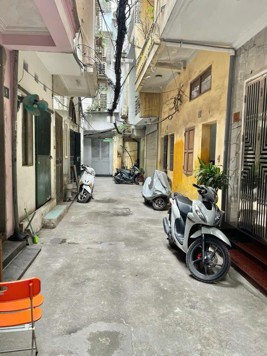 Phân lô Tôn Đức Thắng 30m2 x 5 tầng - 2 thoáng trước và sau nhà - Ba gác đỗ cửa - Gần sát phố.