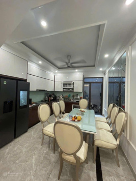 Bán gấp căn nhà 72m2(4x18m) đẹp,hẻm 6m tại Hoàng Văn Thụ Phú Nhuận GIÁ 2ty790 đang cho thuê 25tr/th