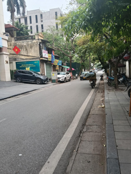 Cần bán biệt thự Pháp cổ 350m2 mặt tiền 14m 200 tỷ Phố Thợ Nhuộm, Q. Hoàn Kiếm