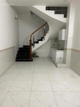 Cho thuê nhà phố Vọng, phường Đồng Tâm, quận Hai Bà Trưng, Hà Nội. DT 30m2 x 4 tầng, nhà còn mới