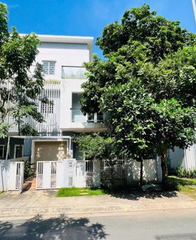 Chính chủ cho thuê biệt thự Mega Village Khang Điền, 1 trệt 2 lầu, giá chỉ 23 triệu, full nội thất