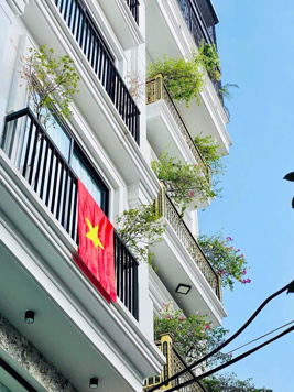 Nhà đẹp giá đầu tư Cầu Giấy 6 tầng thang máy  gần ô tô  43m nhỉnh 8 tỷ