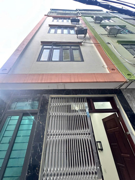 BÁN NHÀ YÊN HOÀ - CẦU GIẤY, 30M x 5T - MT 4M - LÔ GÓC - SÂN RỘNG ĐỂ 20 XE MÁY - 50M RA MẶT PHỐ