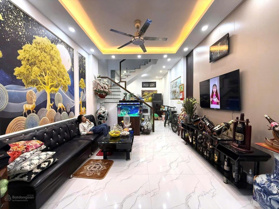 Tôi Khoa có căn nhà cần bán đường Hoàng Hoa Thám, Phường 6, Quận Bình Thạnh. (4,5 x 11)m giá 2tỷ590