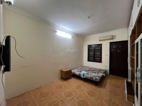 Hiếm nhà 3,5T cũ khu P/Lô Víp Liễu Giai sát phố oto đỗ hai mặt thoáng DT 60,7m2 MT 3,61m giá 17 tỷ