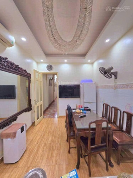 Trần Phú, Ba Đình. DT 64m² x 4 tầng, MT 3,2m, giá 28 tỷ. Phân lô, ô tô tải đỗ cửa, hai thoáng.