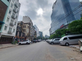 Bán nhà phố Giang Văn Minh, vị trí vàng, kinh doanh, một nhà ra phố, ô tô vòng quanh, sổ vuông đẹp