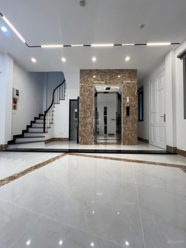 Bán nhà mới Thang Máy, ÔTÔ gần phố Nguyễn Công Hoan , Kim Mã , Ngọc Khánh: Dt 42m x6T giá nhỉnh 8Ty