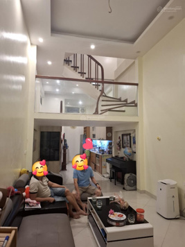 Cần bán gấp nhà phố Hoàng Hoa Thám giá tốt