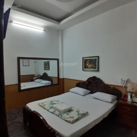 Bán nhà Ba Đình Văn Cao - Hoàng Hoa Thám 45m2 * 4 ngủ *8,8 tỷ, ngõ nông thoáng sáng giá tốt nhất