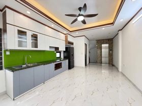 KIM MÃ - 40M x 5T THANG MÁY - Ô TÔ DỪNG ĐỖ 24/24, VỊ TRÍ ĐẸP DƯỚI 10 TỶ BA ĐÌNH