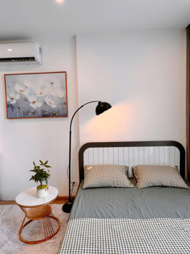 Mình cần bán 2 căn: căn 1PN+ 43m2, giá 2 tỷ 740 / Căn Studio 26m2 , giá 1tỷ 750 Vinhomes Smart City