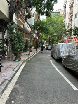 Khu Phân lô cán bộ Quân Đội - Mặt tiền bề thế 5.2M - Lô góc 3 thoáng - Sổ vuông đẹp - An ninh tốt.