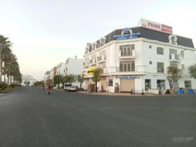 Bán đất biệt thự 300m2, 2 mặt tiền, view hồ dự án Happy Home Cà Mau, giá 18,x triệu / m2