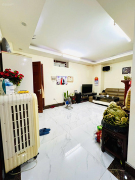 Chính chủ bán căn góc 82m2 chung cư Nam Trung Yên, 3PN, full nội thất, gần đường Phạm Hùng - 5.6 tỷ