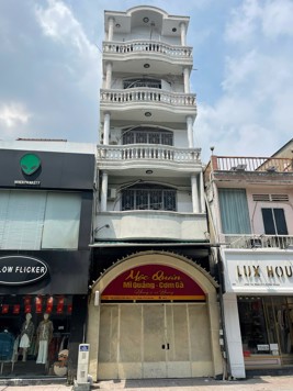 CHO THUÊ NCC MẶT TIỀN HUỲNH VĂN BÁNH - HẦM - 5 TẦNG. DT: 5 x 14m2_SD: 350m2 CHỈ 45TR-THÁNG!!!