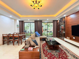 Mặt đường Ngọc Hà 60m2 x Mặt tiền bề thế 5.5 - Ô tô tránh nhau - 2 mặt thoáng.