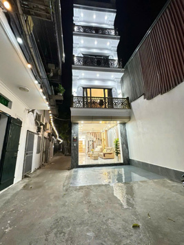 Bán gấp nhà Trung Kính 7 tầng thang máy xây mới gần ô tô, 47m nhỉnh 10 tỷ