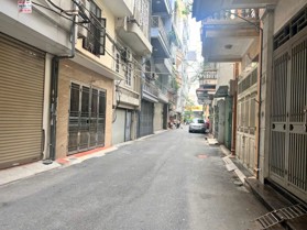 Lạc Long Quân 66m2 x 5 tầng - Ngõ ô tô tránh nhau - Ô tô vào nhà - Cách mặt phố 5M.