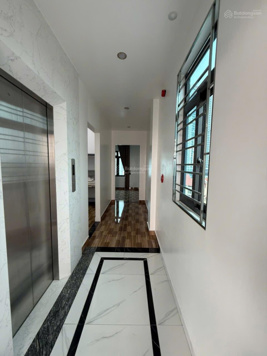 Nhà đẹp cần bán cách mặt đường 12H (633 Thiên Lôi) 20m. Ô tô vào nhà cầu thang máy hiện đại