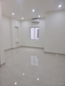 Bán nhà riêng gần siêu thị Emart 4,8x17,5m giá 6,55 tỷ cách mặt đường xe hơi 20m thiện ý người mua