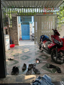 Nhà 2 tầng DT: 60,8m2. HXH, cách đường Phạm Văn Đồng chỉ 500m. Hoàn công đầy đủ. Hỗ trợ bank