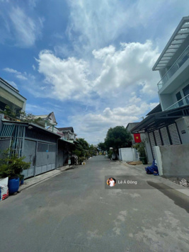 Bán nhà C4 P.Linh Trung DT 90m2 ngang 5m,vuông vức.Tiện xây mới đường nhựa 8m,cách XLHN chỉ 600m