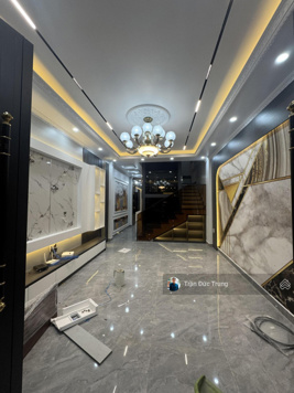 4 tầng 130m2 thang máy mặt đường quận Lê Chân, HP có hồ koi cực rộng