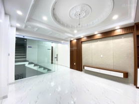 Chính chủ chuyển nhượng lại căn hộ 4N5WC mới xây độc lập tại Văn Cao có tháng thang máy.